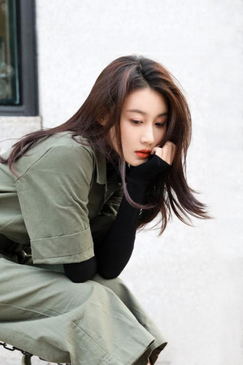 95后新晋小花张雅卓私服美照曝光 太会穿