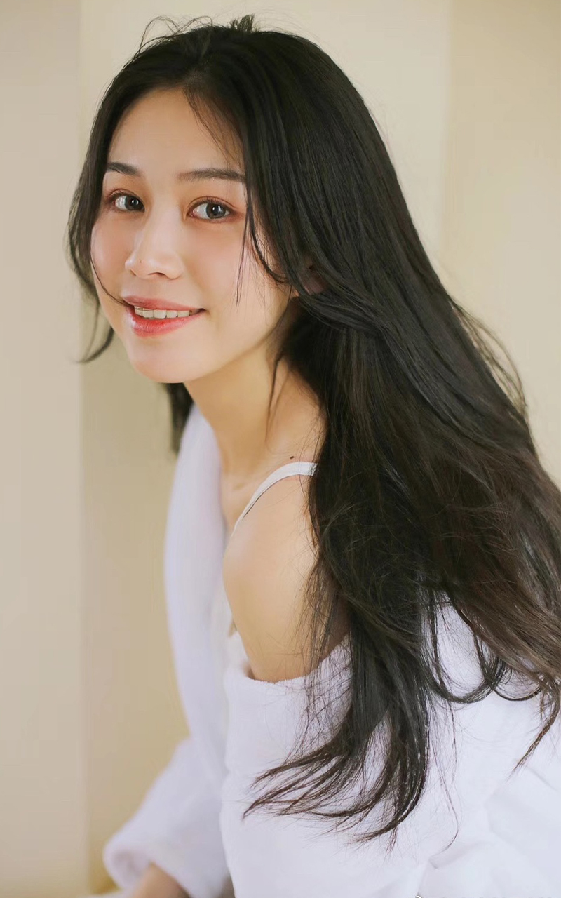 极品校花美女白皙性感美腿写真