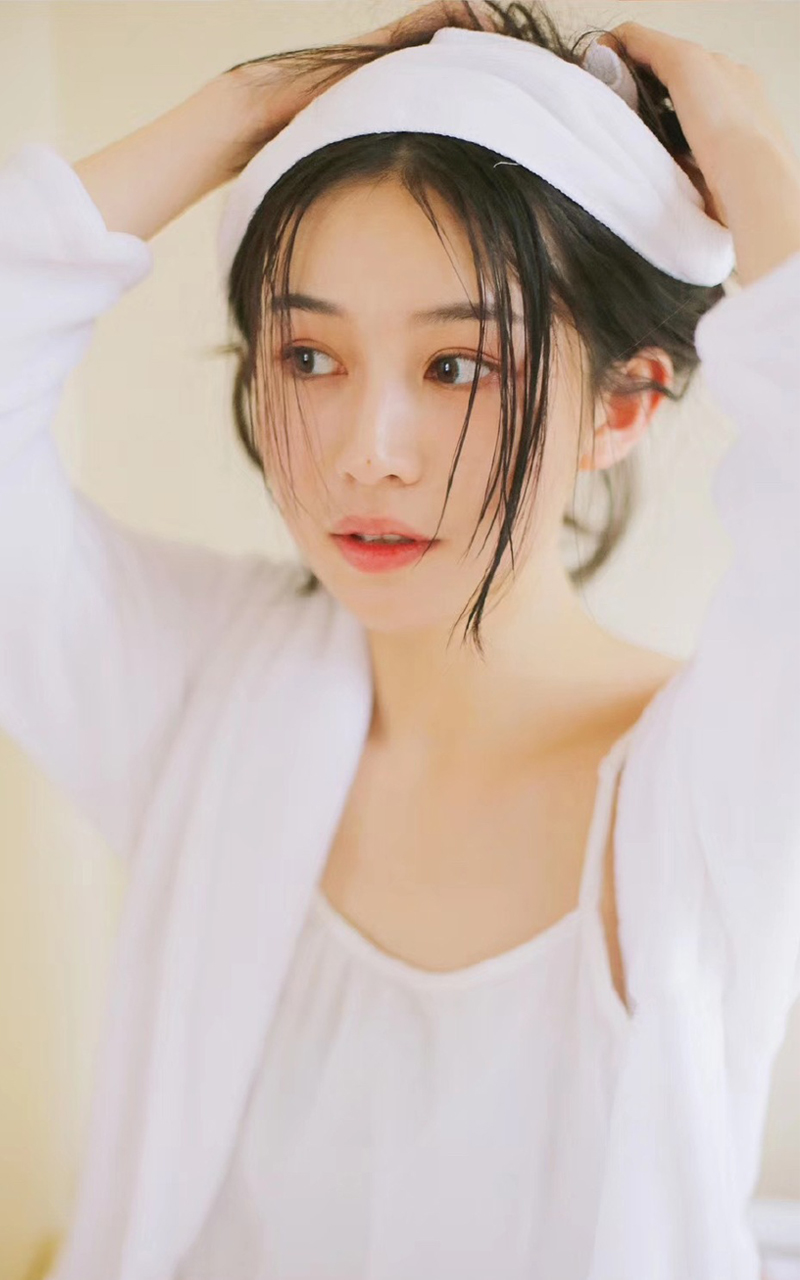 极品校花美女白皙性感美腿写真