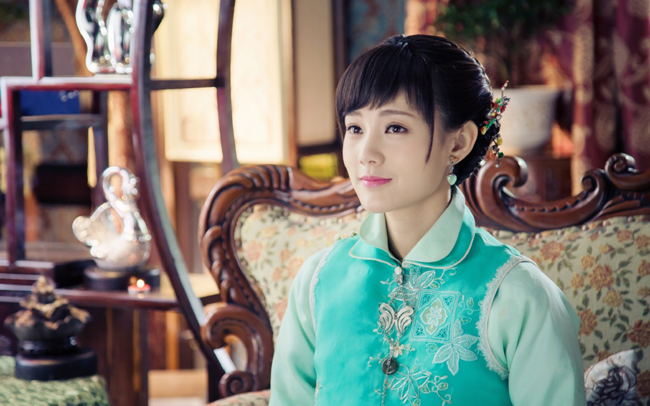 氧气美女李一桐《海棠经雨胭脂透》高清图片