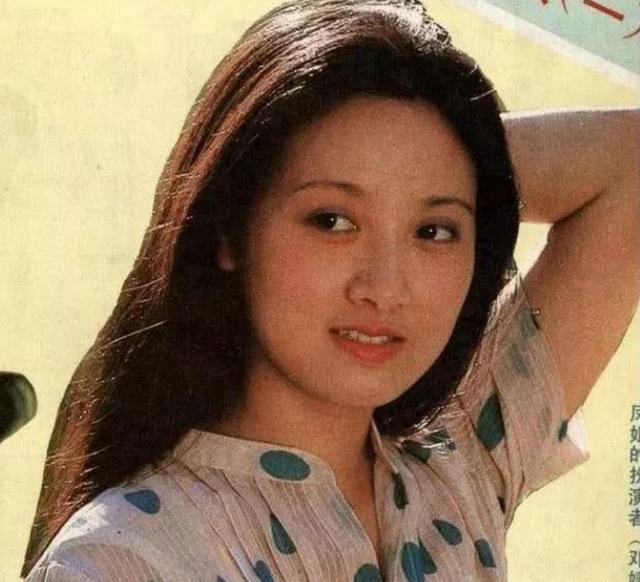 她是张国立的原配,张默的生母,单身31年,儿子是她一生的痛