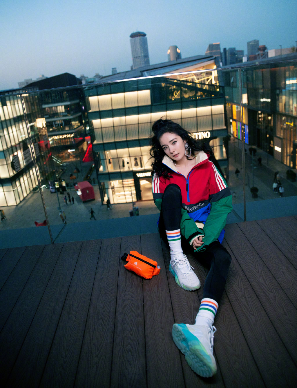 美女杨幂穿adidas服饰拍时尚潮流写真图片