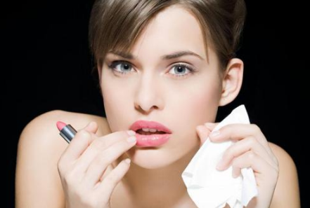 为什么你涂了口红还不好看？注意这4点，不然化妆也难有高级感！