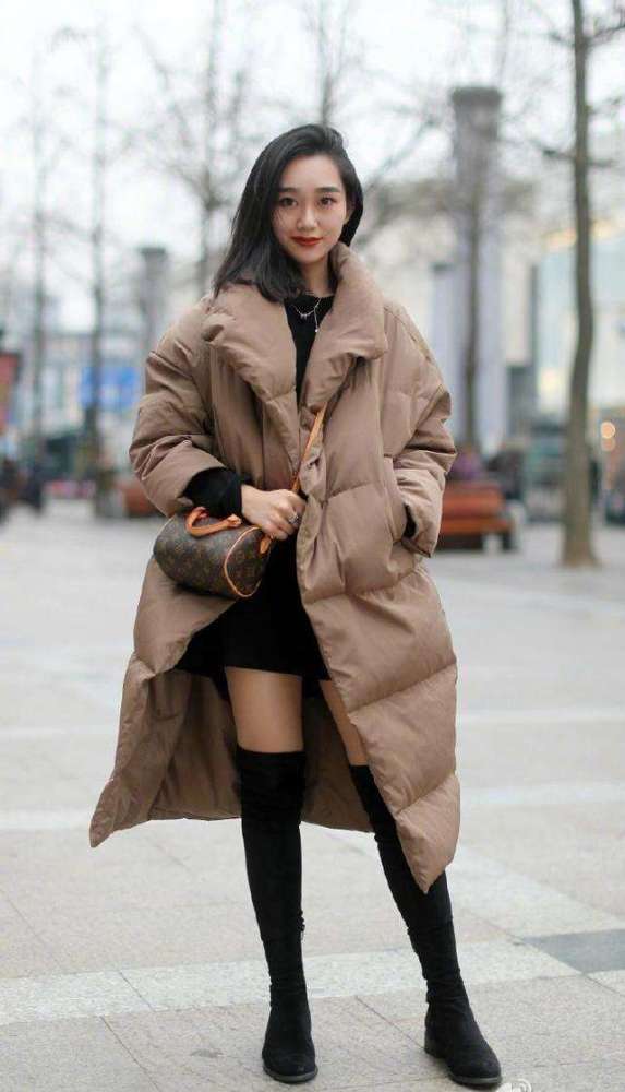 国内街拍：冬季穿搭我拒绝臃肿厚外套，不惧严寒秀好身材