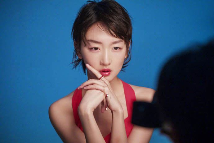 超短发不敢剪，长发留久了会烦，回头率超高的中发造型GET起来