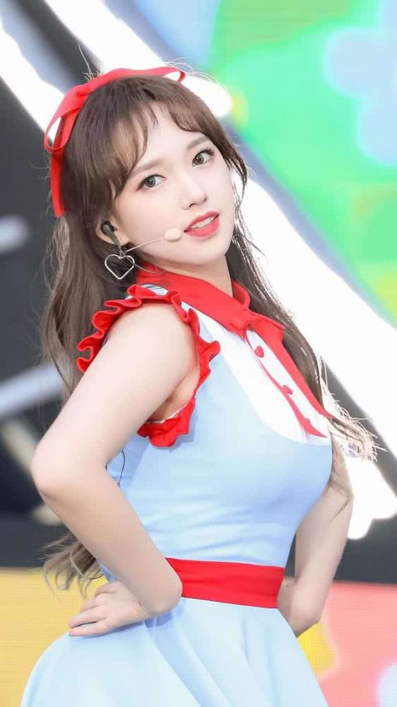 什么叫做微胖美？看到程潇穿女仆装才知道，原来胖也可以很惊艳