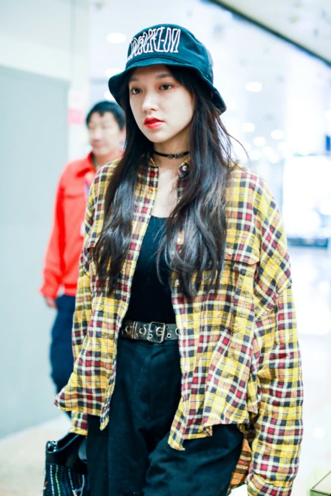 有种身材叫程潇的身材，休闲风的搭配让身材美感十足