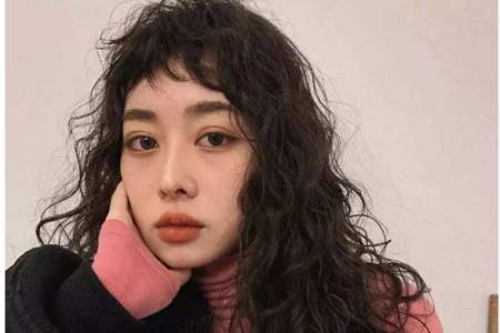 2020女生烫羊毛卷发型图片,减龄羊毛卷短发长发造型大全