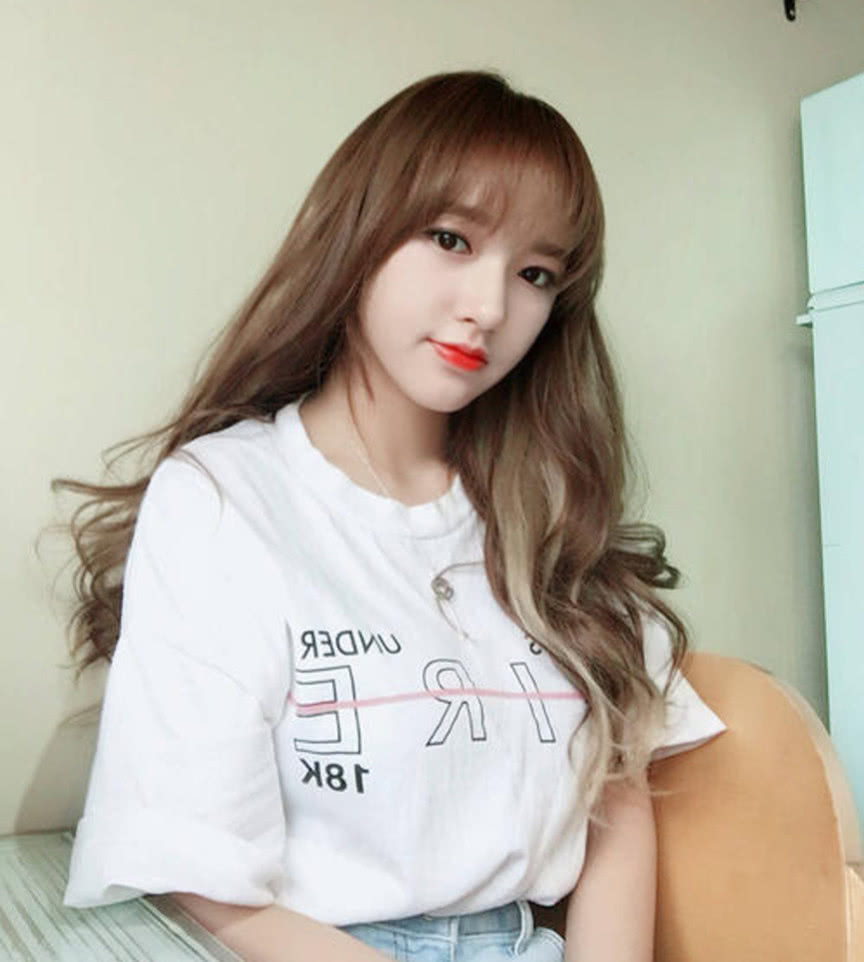 有种身材叫程潇的身材，休闲风的搭配让身材美感十足