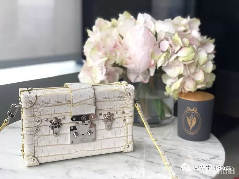 爱包包的女孩儿们,最近几个月最爱买这些包!好精彩