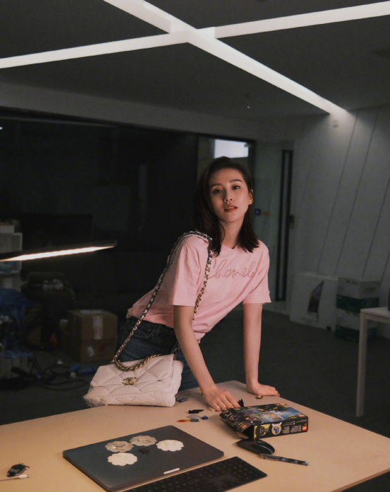 这些80后女星穿的一个比一个少女!减龄又潮酷,你喜欢谁的风格?