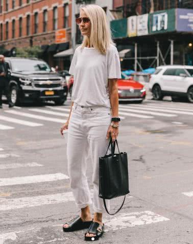 别人穿T恤就高级,你穿T恤婶味挥之不去,高级感这东西买得到吗?