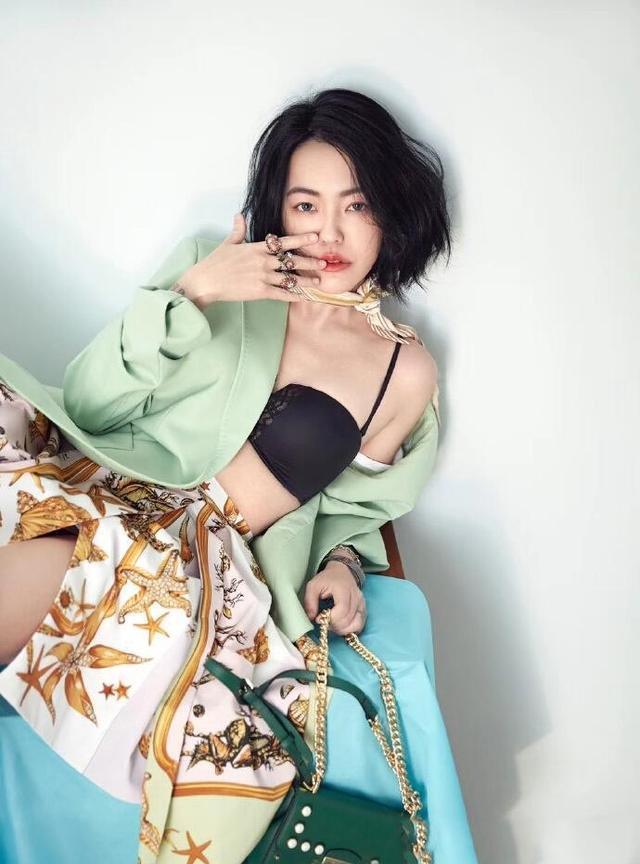 小S最新大片曝光,大胆露内衣看得人脸红心跳,这身材也太好了吧
