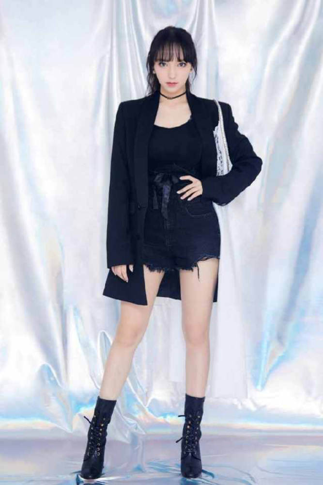 有种身材叫程潇的身材，休闲风的搭配让身材美感十足