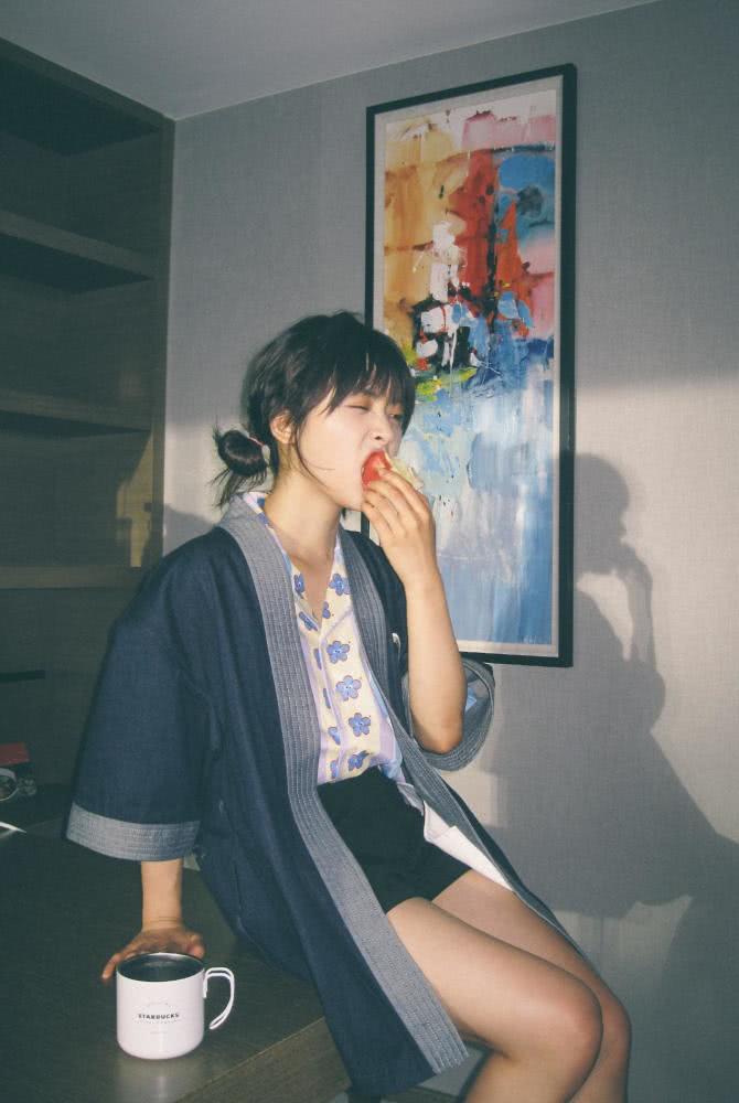 沈月花衬衣短裤搭配和服秀出小情调,御姐范渐显