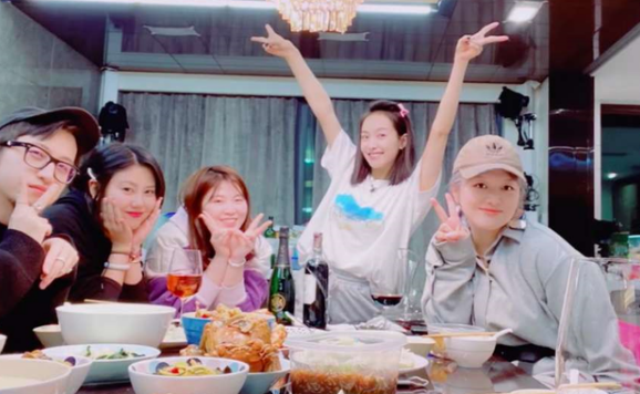 生存技能满格，生活状态理想，私下里的宋茜更让人羡慕