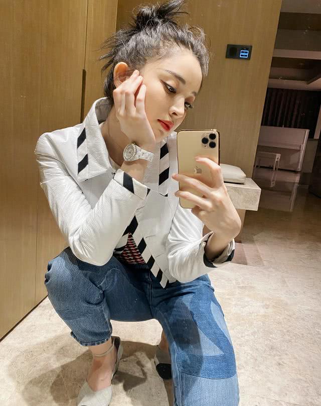 娜扎证明了只要长得好看穿什么都美，这么土气的衣服也就她能穿