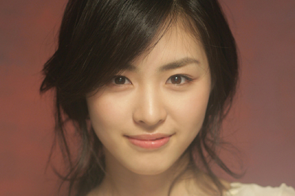 不过李沇熹的长相辨识度并不是特别高,她撞脸了很多韩国娱乐圈女明星.