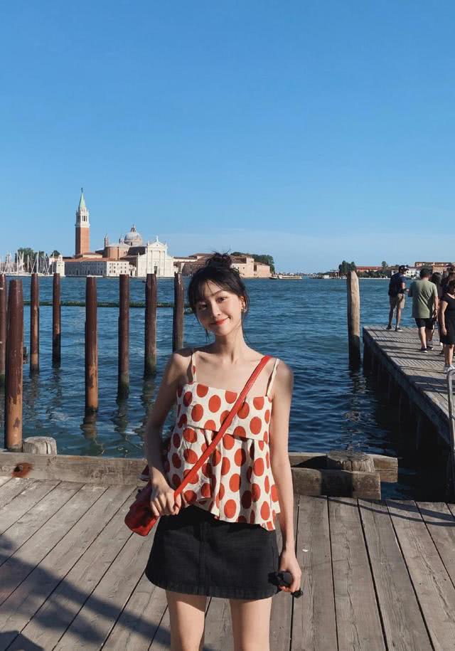 2020夏天穿这些少女感满满的甜美风搭配,元气还减龄