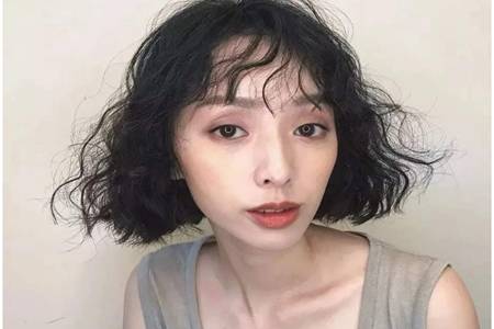女性发型设计与脸型搭配，长脸圆脸的女生适合什么发型