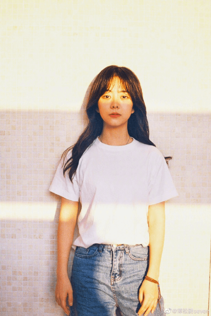 谭松韵新剧官宣，肉肉脸也能可爱时髦！