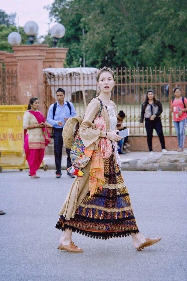 穿Zara的钟楚曦又纯又欲,她的私照给我种了一片草原!