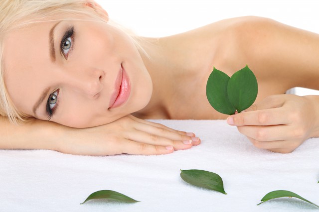 皮肤油性怎么改善，油性皮肤护理技巧