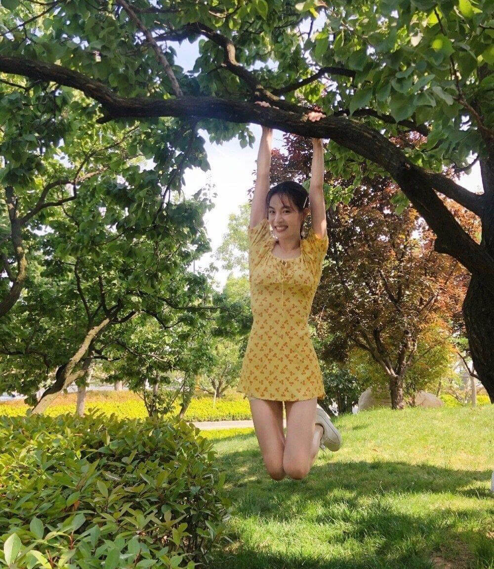 穿Zara的钟楚曦又纯又欲,她的私照给我种了一片草原!