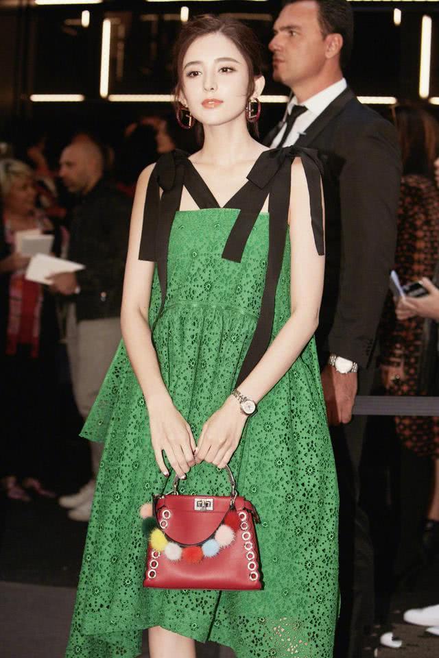 古力娜扎穿“奶奶裙”气质没得说,高级感满满