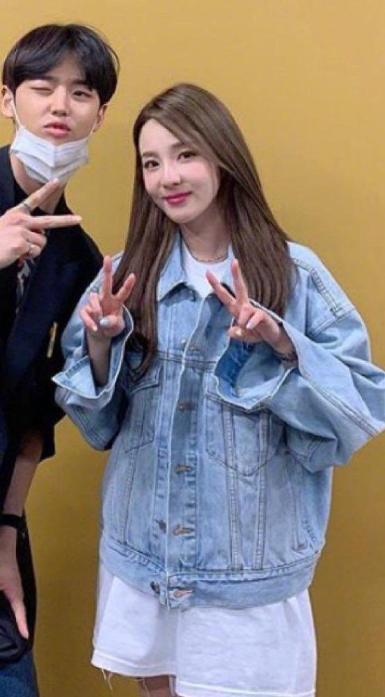 蓝色控的穿搭攻略，减龄又凸显少女心美得让人嫉妒，哪款是你的菜