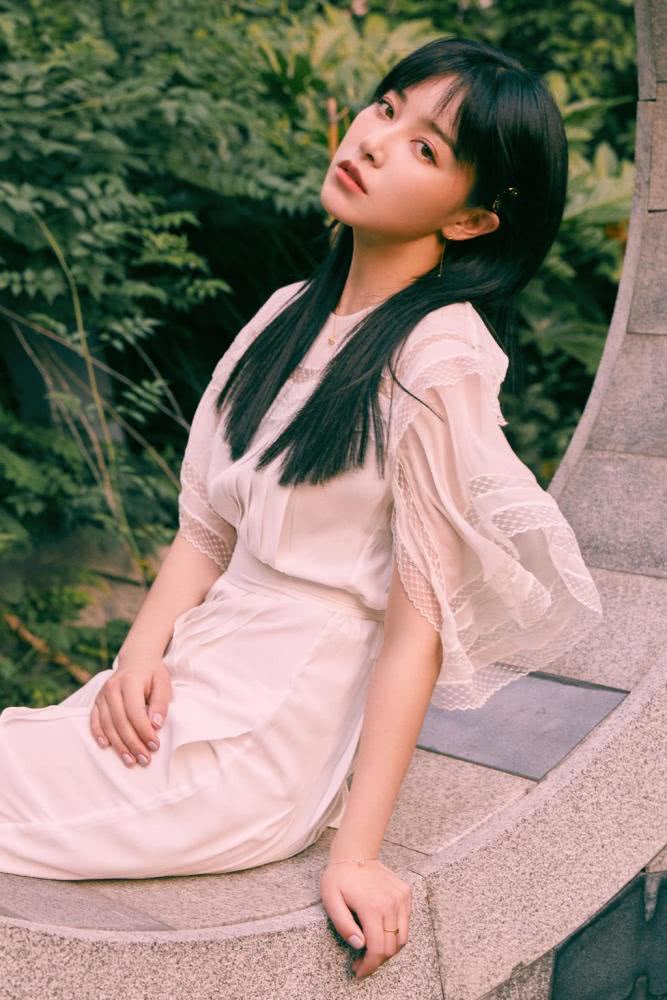 阚清子接个假发就从大众脸变初恋脸了,配小绿裙甜似韩剧女主