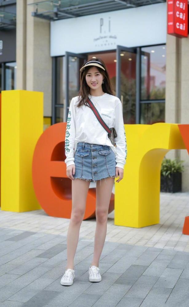 夏日“牛仔穿搭”拒绝太普通,学街头达人的穿法,时髦又吸睛