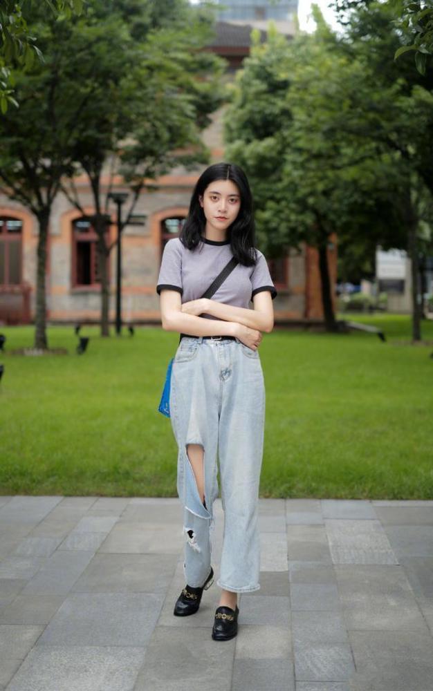 夏日“牛仔穿搭”拒绝太普通,学街头达人的穿法,时髦又吸睛