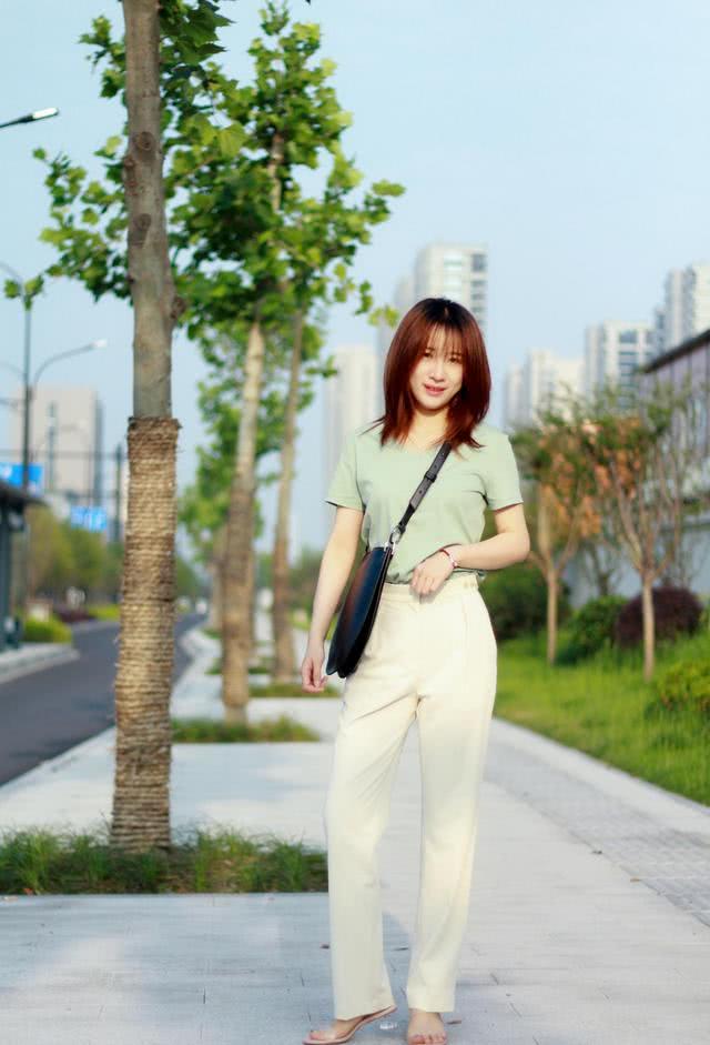 夏天穿这些简约舒适的休闲套装，让你时尚还清凉