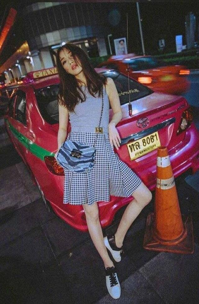 日常这样穿搭显嫩又少女感十足,每日给自己注入一点元气