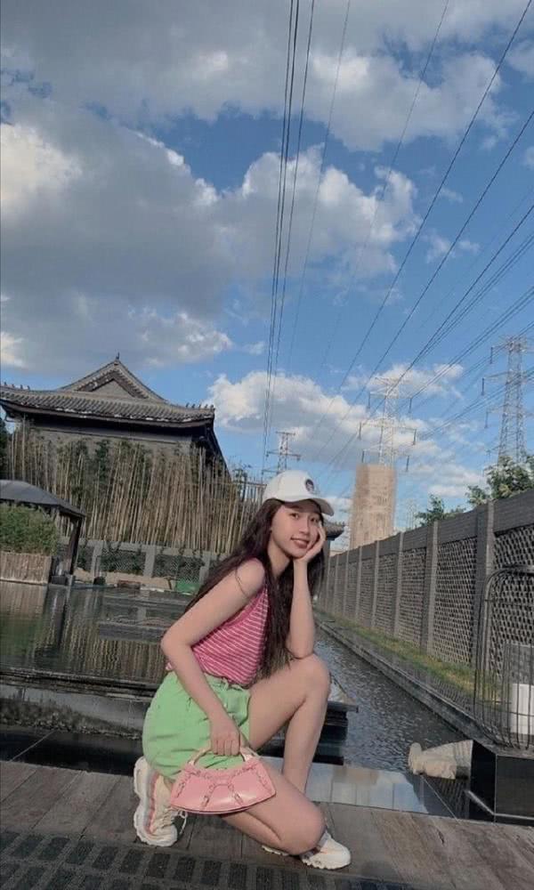 夏天穿什么好?学“小作精”虞书欣穿搭技巧,让你秒变时髦精