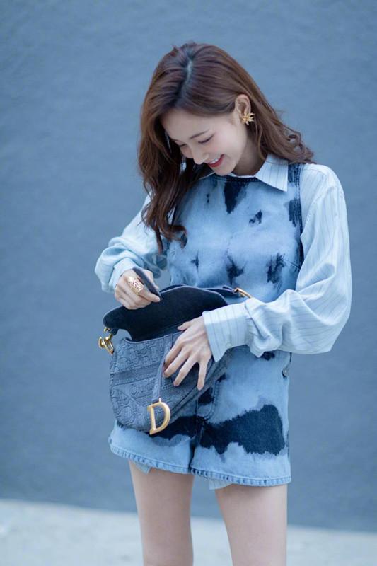 李一桐S码T恤都撑不起,84斤的腰太真实