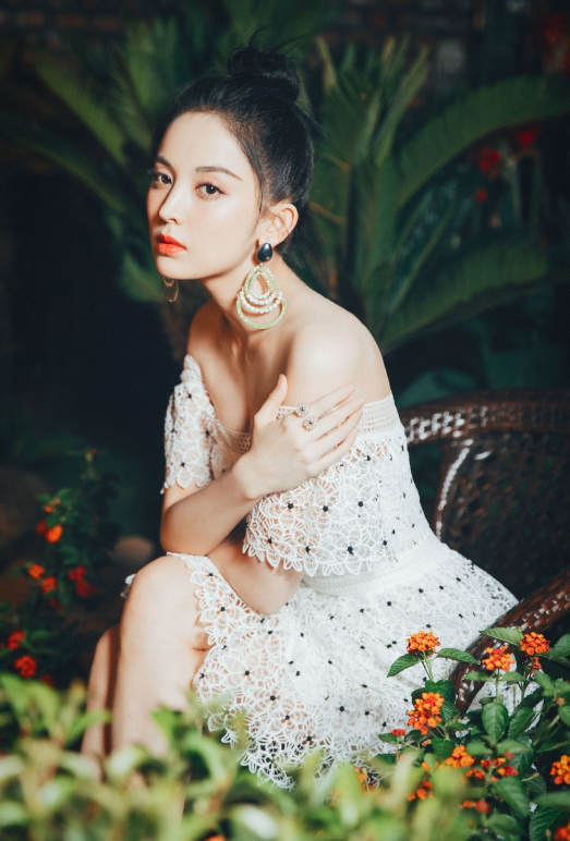 娜扎仗着腿细挑战“水银平底鞋”,看完后不想减肥了