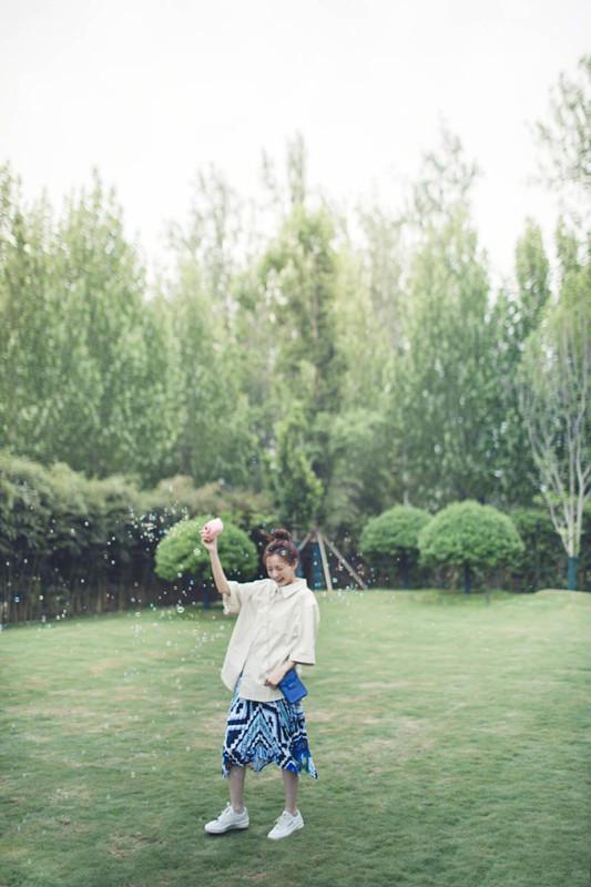 李一桐S码T恤都撑不起,84斤的腰太真实