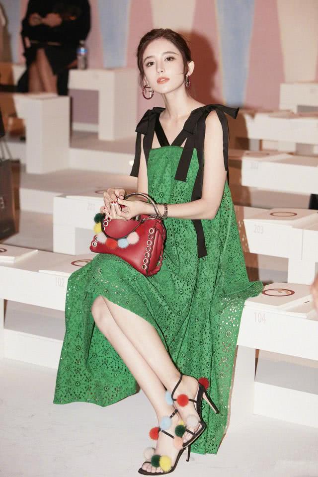 古力娜扎穿“奶奶裙”气质没得说,高级感满满