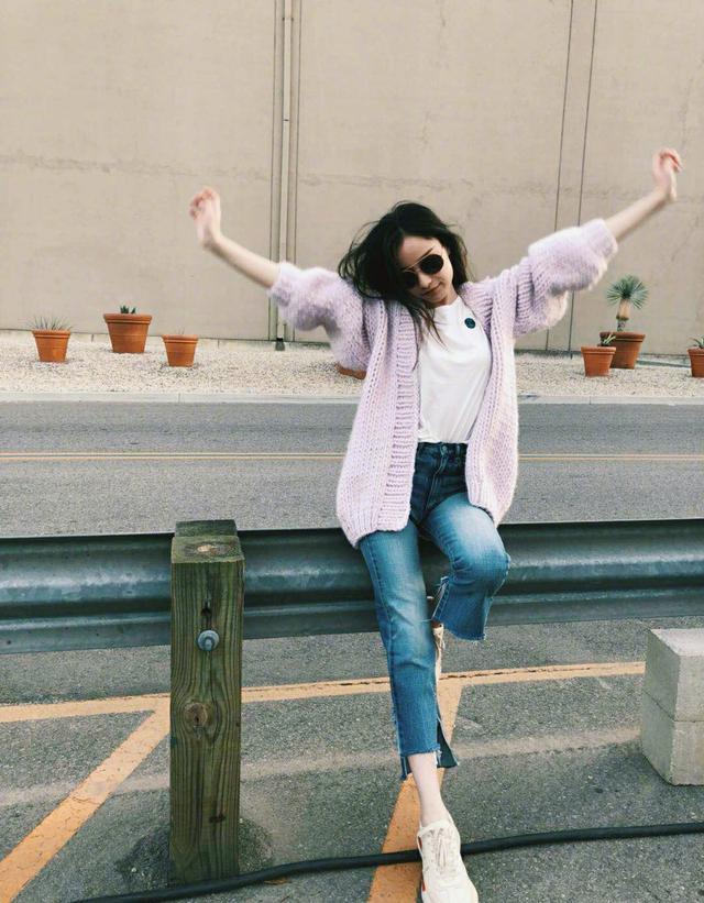 日常这样穿搭显嫩又少女感十足,每日给自己注入一点元气