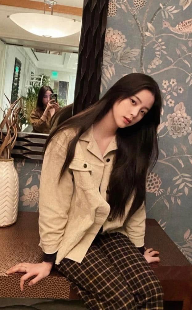 欧阳娜娜不愧是国民初恋，人人都嫌弃的“奶奶裤”她穿上后绝美