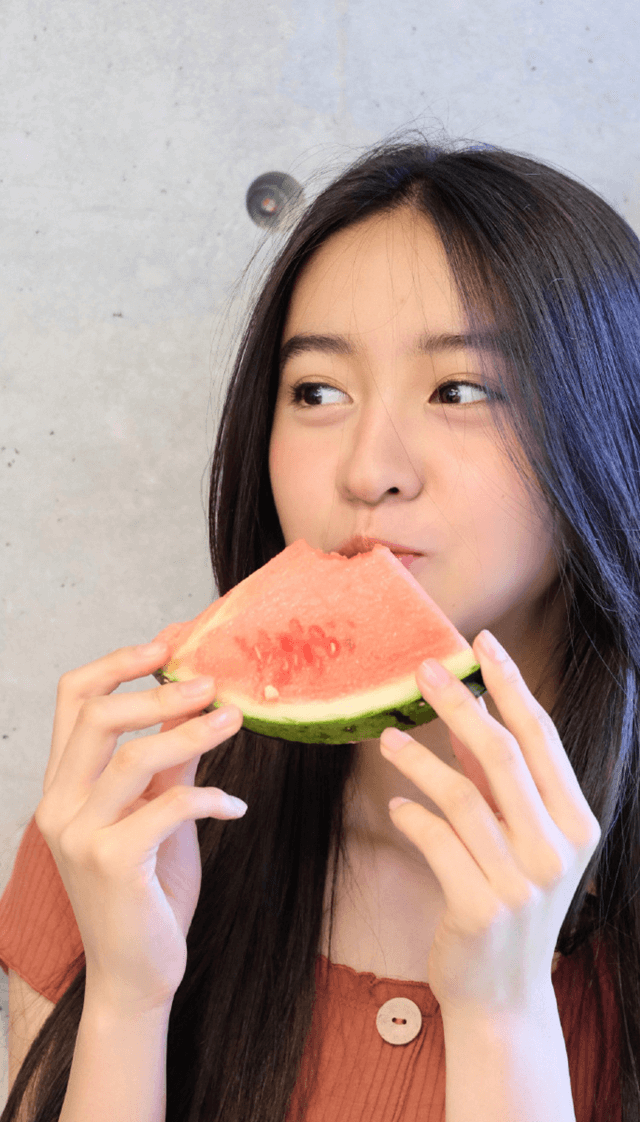 成熟和清纯的差距有多大?看木村光希就知道了,不相信她才17岁