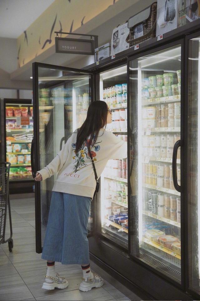 日常这样穿搭显嫩又少女感十足,每日给自己注入一点元气