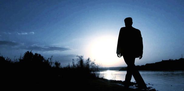 被深爱的人背叛 是一种极大的自我否认