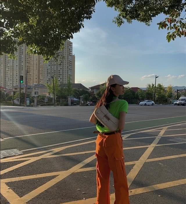 夏天穿什么好?学“小作精”虞书欣穿搭技巧,让你秒变时髦精