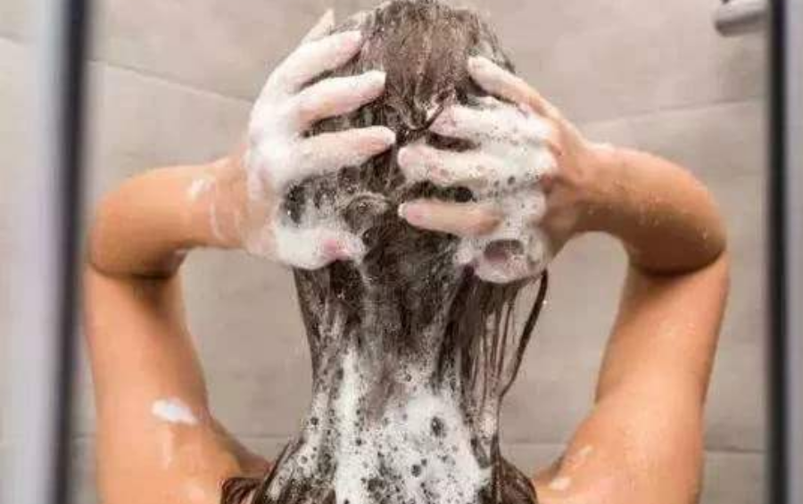 发量少发质细软容易油的小圆脸女生，适合什么样的短发？