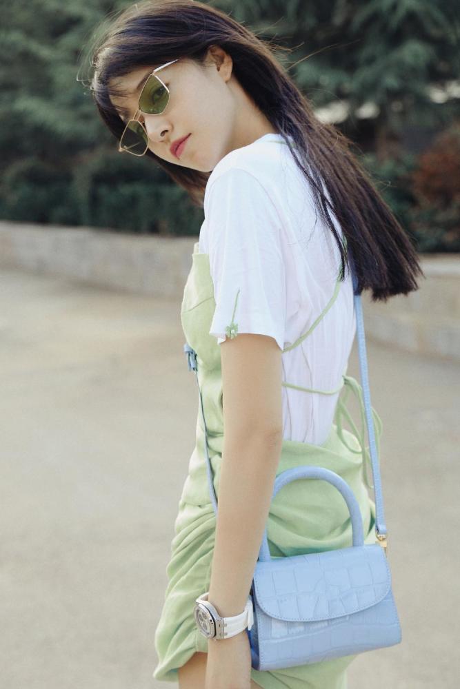 阚清子接个假发就从大众脸变初恋脸了,配小绿裙甜似韩剧女主