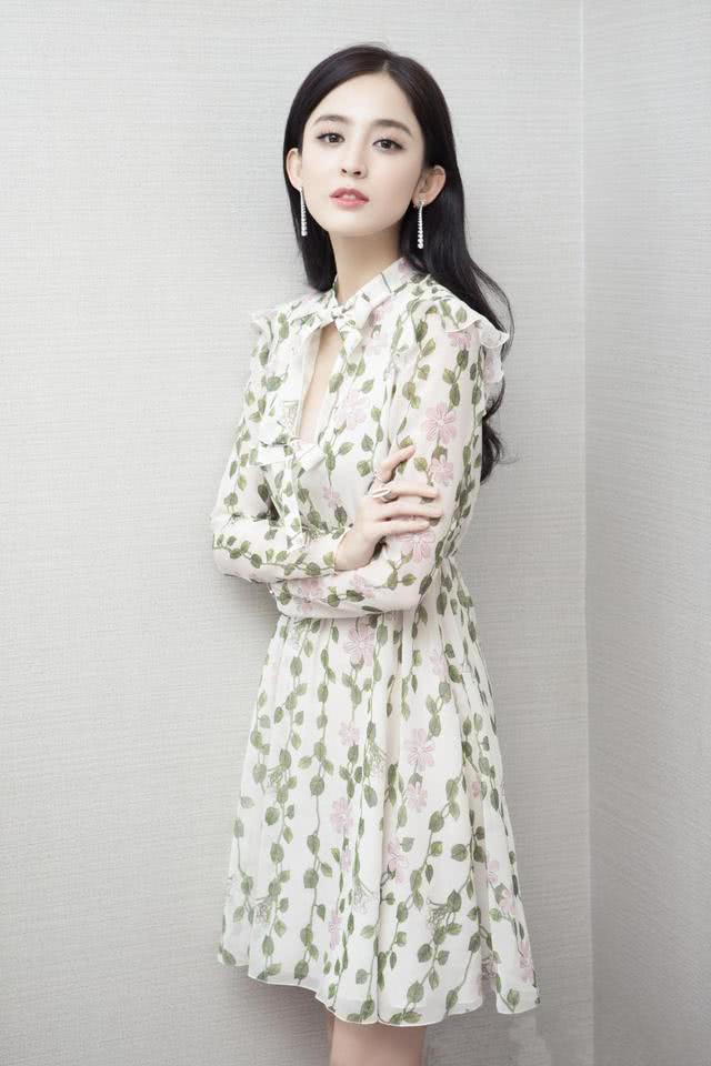 古力娜扎穿“奶奶裙”气质没得说,高级感满满