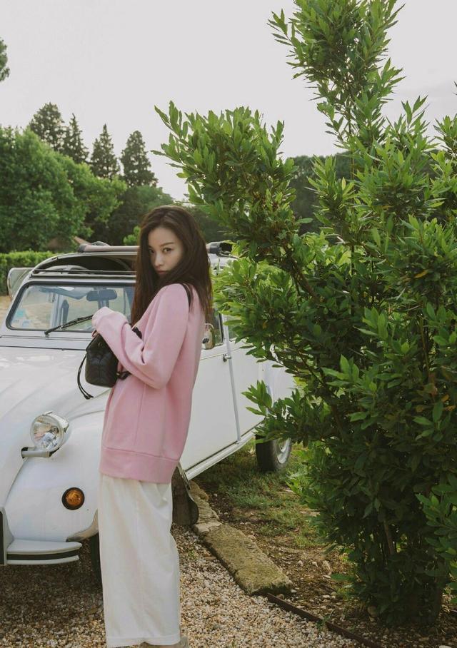 日常这样穿搭显嫩又少女感十足,每日给自己注入一点元气